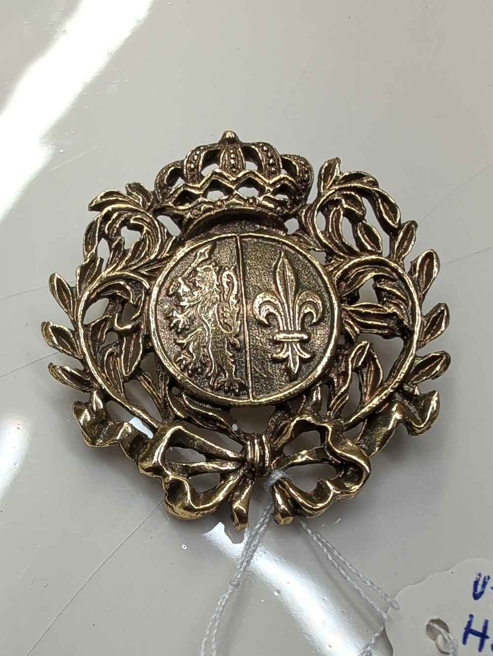 Gold-Tone Heraldic Crest Brooch - Classic Women Accessories